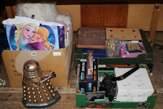 Qty of toys & games